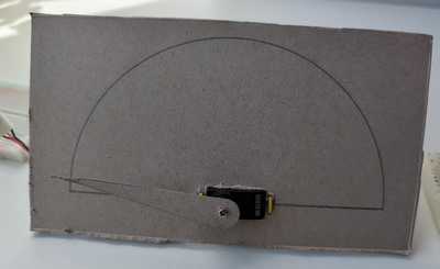 First prototype with the servo motor